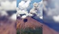 Вулкан изригна на японски остров с 80 души