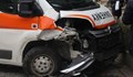 Линейка с пациент се сблъска с кола в Шумен