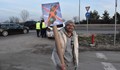 Единственият българин с две трансплантации излезе сам на протест срещу светофар на пътя Русе - Маказа