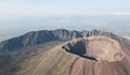 Издирват мъж, паднал в пукнатина на вулкан в Исландия