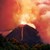 Вулкан изхвърля лава, хиляди са евакуирани в Индонезия