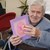 Възрастни хора правят валентинки в дом "Възраждане" в Русе