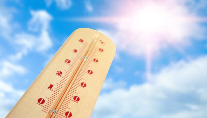 Необичайно топлото време се задържа в първия ден от почивните дни