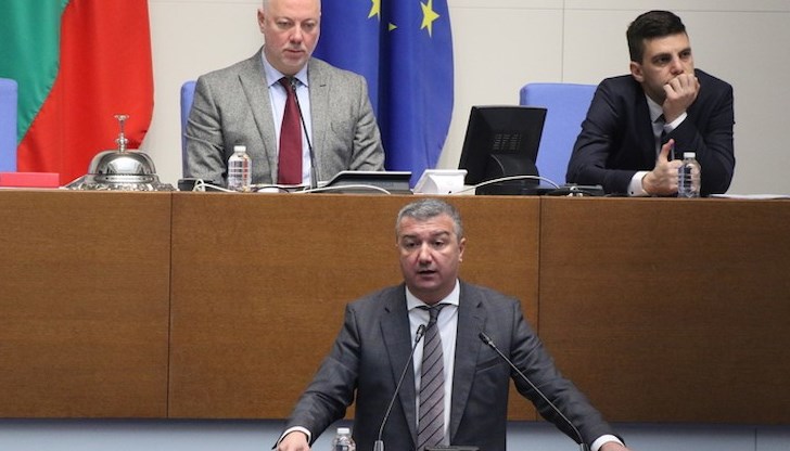 Българската енергия не е скъпа, а просто лошо я управлявате