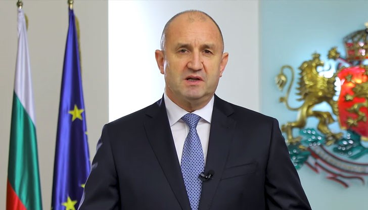 Вместо обединител на нацията той се е превърнал в класически четирихилядник, като тези подпомагащи руската пропаганда и влияние в България, пише депутатът от ПП-ДБ Вместо обединител на нацията той се е превърнал в класически четирихилядник, като тези подпомагащи руската пропаганда и влияние в България, пише депутатът от ПП-ДБ