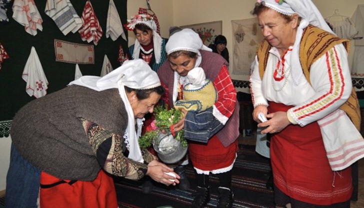 На 8 януари се празнува Денят на родилната помощ, известен още като Бабинден