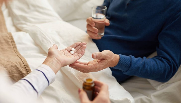 Мъжът е с остра невропатия, затруднено говорене и силно увредено зрение