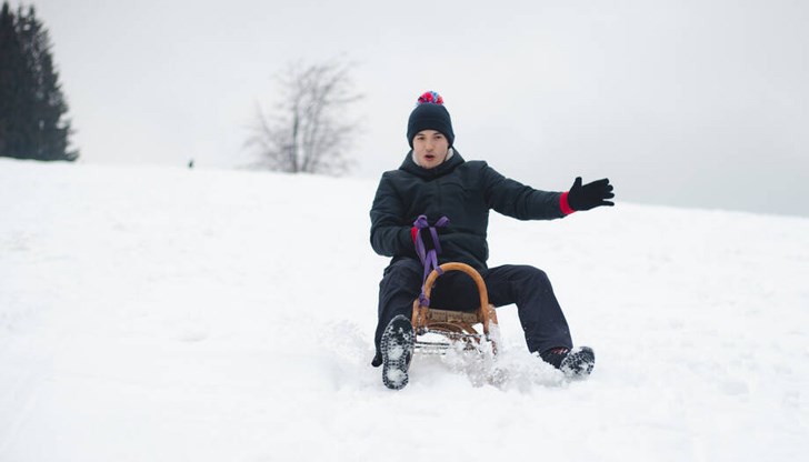 Предстои период със снеговалежи, леден вятър и "кукерски" студ