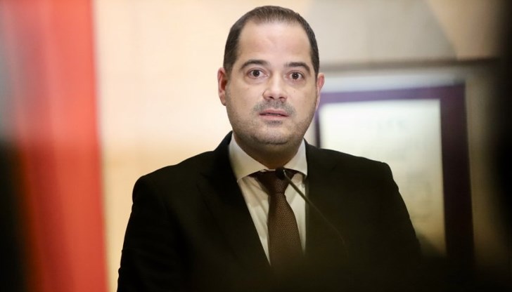 Случаят със смъртта на Пламен Пенев след гонката с полицаи ще се проверява и от дирекция "Инспекторат" към МВР Случаят със смъртта на Пламен Пенев след гонката с полицаи ще се проверява и от дирекция "Инспекторат" към МВР