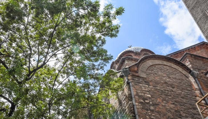 Двама маскирани нападатели са открили стрелба по време на богослужение в храма