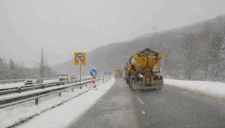 Затворени за тирове са пътищата от Русе към Разград и Бяла Затворени за тирове са пътищата от Русе към Разград и Бяла