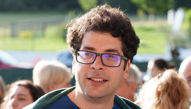 Там продължаваме да имаме държавни глави, които ни спират, заяви Пеканов