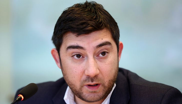 Готвят се да превърнат България в мигрантско гето, пише общинският съветник от ВМРО