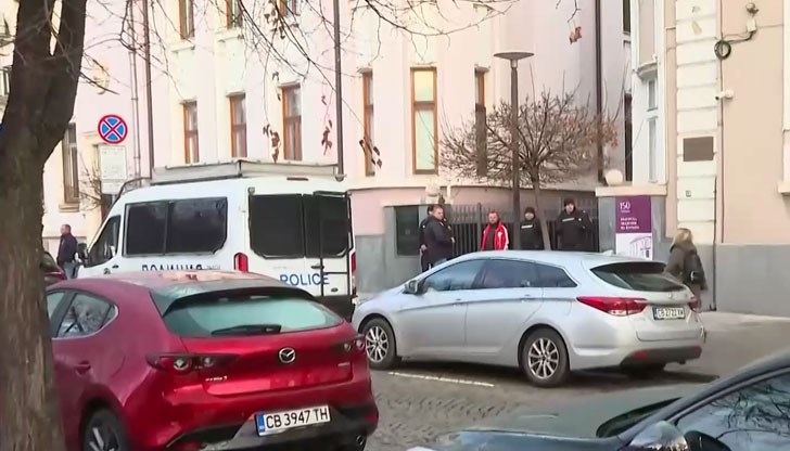 Бизнесменът е напуснал "Московска" с личен автомобил, придружаван от полиция