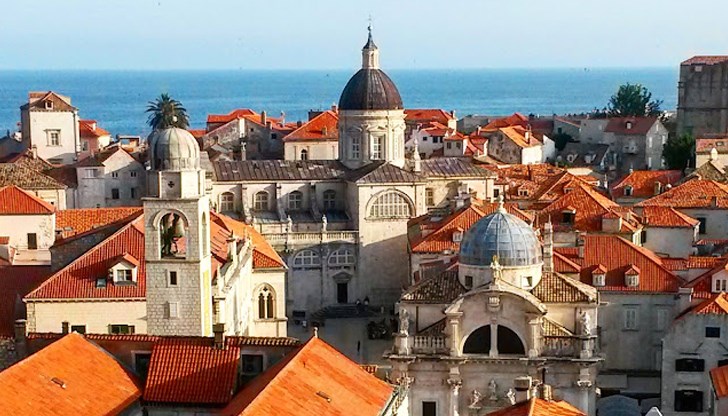 В заплахата се посочва още, че ако събитието се повтори, целият площад на главната улица ще бъде покрит с динамит