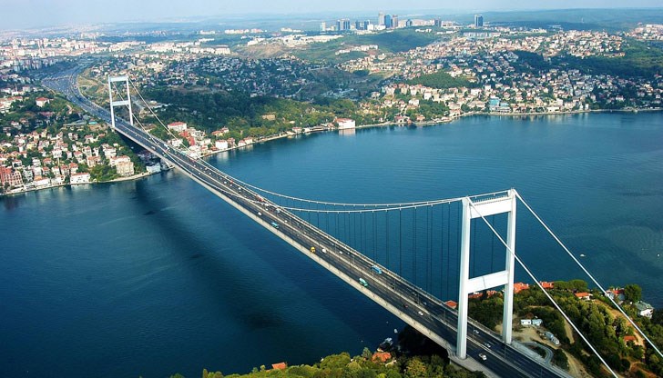 Считано от днес тарифата за таксуване за преминаване през мостовете "Мъчениците на 15 юли" е между 15 и 110 турски лири