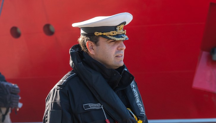 Българският научноизследователски кораб оказа помощ на бедстващи в пролива на Дрейк Българският научноизследователски кораб оказа помощ на бедстващи в пролива на Дрейк