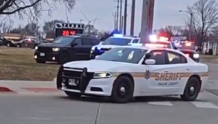 На място са изпратени екипи на полицията, пожарната и пет линейки На място са изпратени екипи на полицията, пожарната и пет линейки