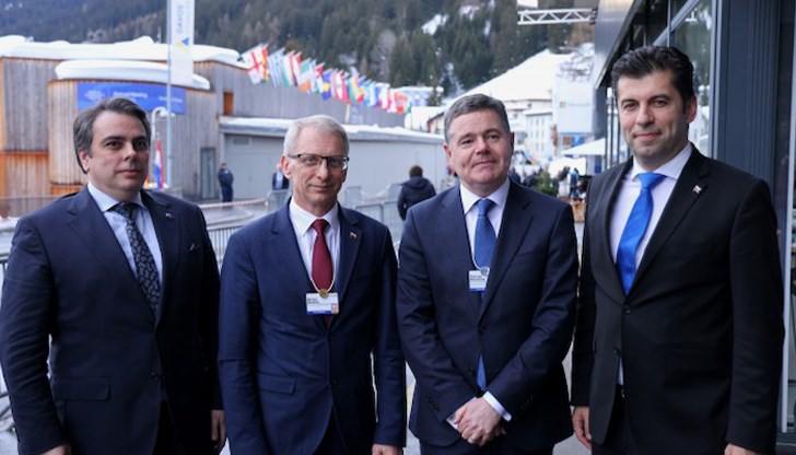 Акад. Николай Денков разговаря с председателя на Еврогрупата Паскал Донаху