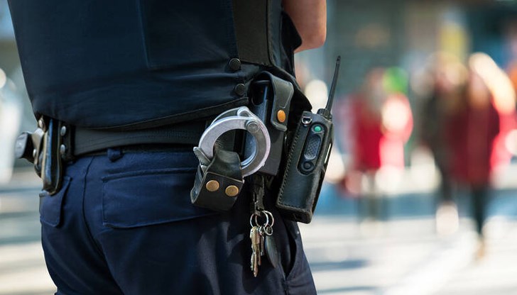 30-годишен мъж получил 10 токови удара с електрошоков пистолет в ареста