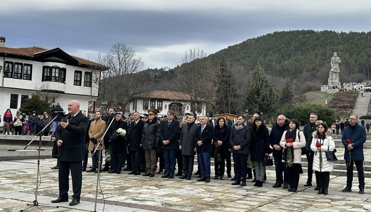 Министърът на образованието присъства на честванията по случай 176 години от раждането на великия българин