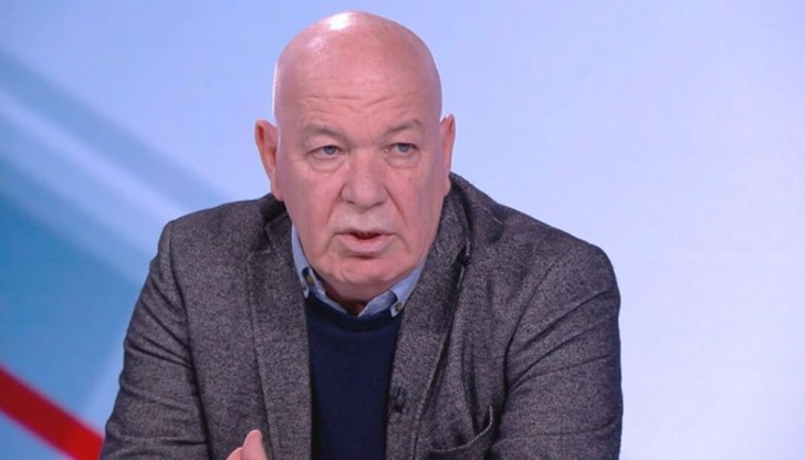 Аз смятам, че изборът на Десислава Атанасова за конституционен съдия е скандално, каза той Аз смятам, че изборът на Десислава Атанасова за конституционен съдия е скандално, каза той