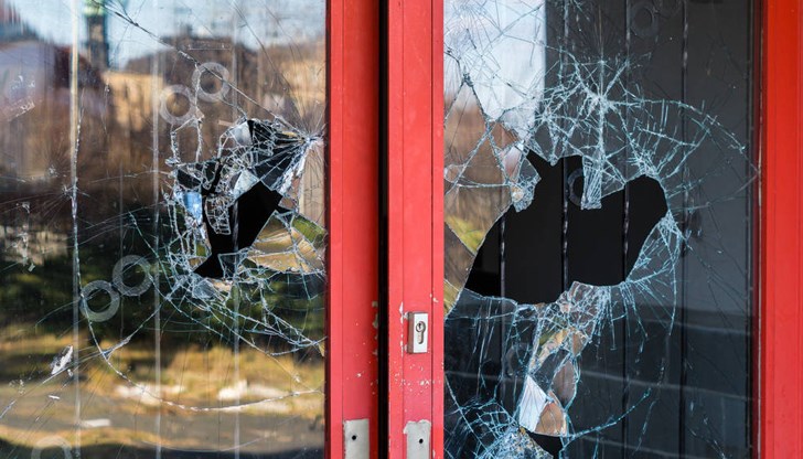 Апашите за задигнали 200 лева от касата и 5 кутии цигари Апашите за задигнали 200 лева от касата и 5 кутии цигари