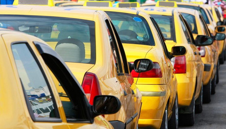 Годишният данък за извършване на таксиметров превоз в общината е 450 лева