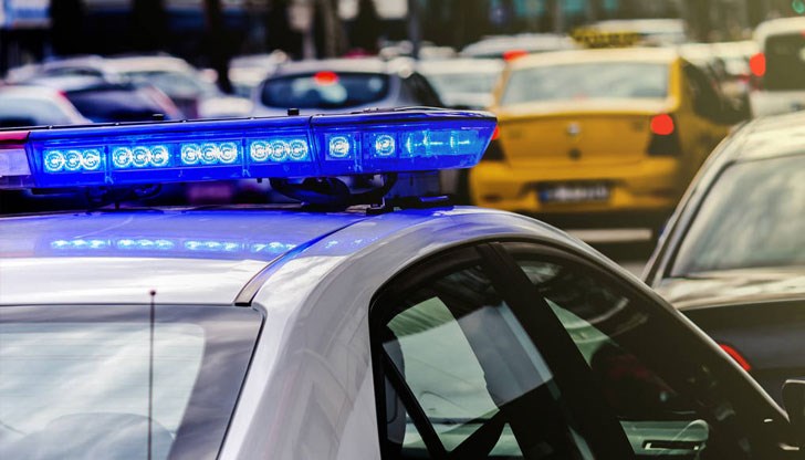 Експлозията повреди вход на банков клон и паркирана кола