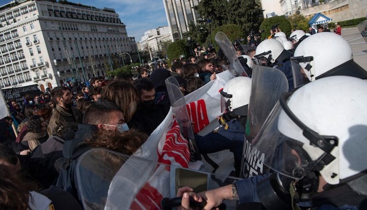 Група студенти влязоха в сблъсък с органите за борба с безредиците