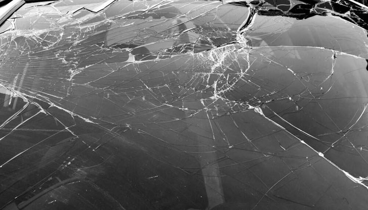 Други трима души са ранени