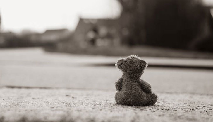 Шофьорът блъснал детенцето, правейки място за паркиране на друга кола Шофьорът блъснал детенцето, правейки място за паркиране на друга кола