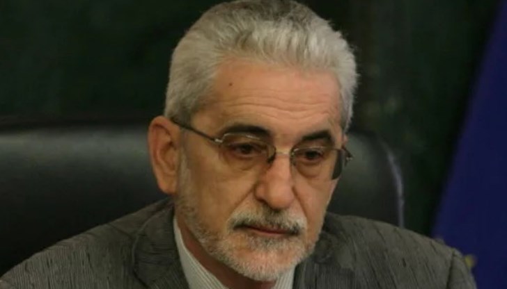 Той е бивш член на Върховния касационен съд