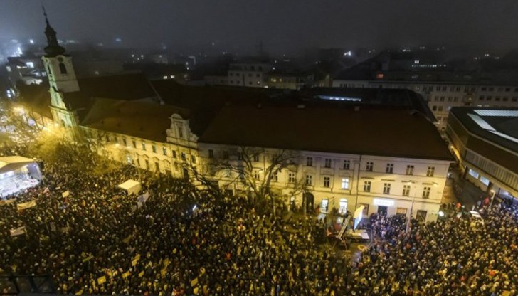 Хиляди демонстранти излязоха в цялата страна Хиляди демонстранти излязоха в цялата страна