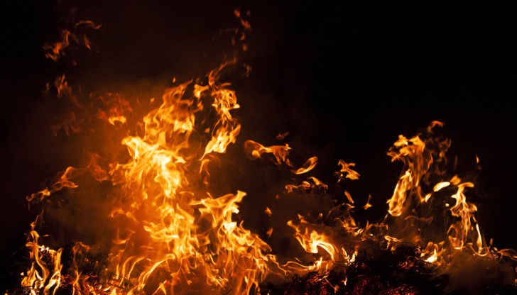 Мъжът опитвал да запали огън Мъжът опитвал да запали огън