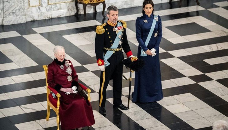 Той наследи майка си, кралица Маргрете Втора, която официално абдикира, след като бе монарх в продължение на 52 години