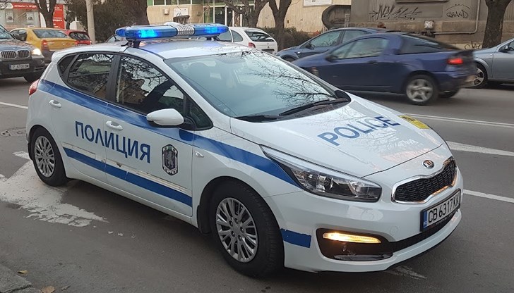 На местопроизшествието има полицейски коли На местопроизшествието има полицейски коли