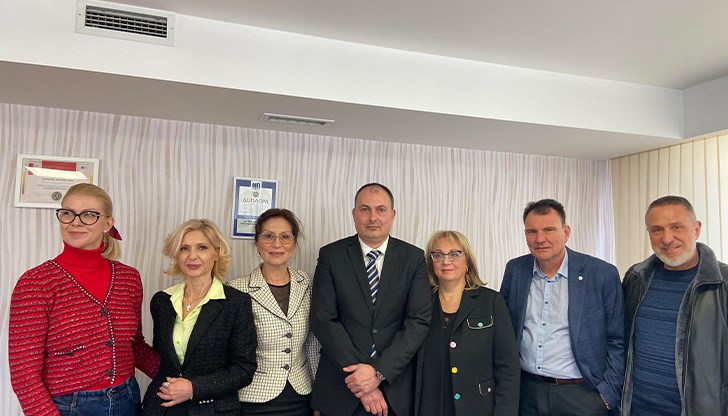 На събитието присъстваха членовете на Управителния съвет на НСЛЗСИМП, председателят на БЛС – д-р Иван Маджаров, д-р Катя Захариева и д-р Валери Веселинов - членове на Управителния съвет на БЛС