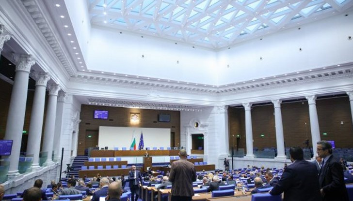 Те са били изрядни в парламента, само Златан Златанов има едно наказание "порицание"