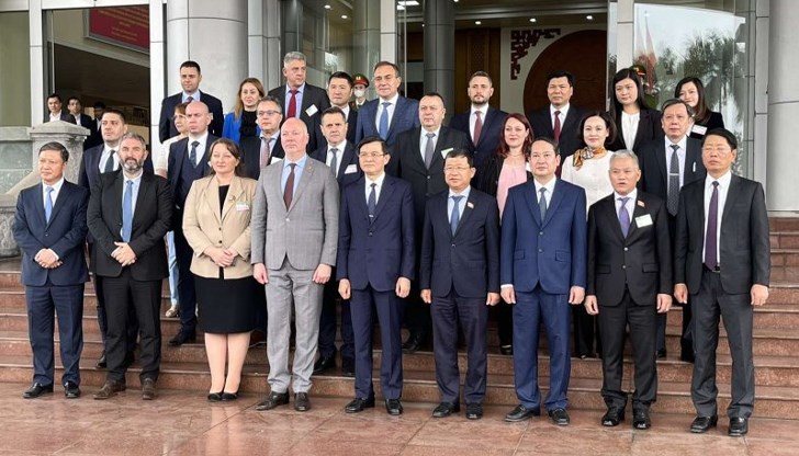 Делегацията се води от председателя на Народното събрание Росен Желязков