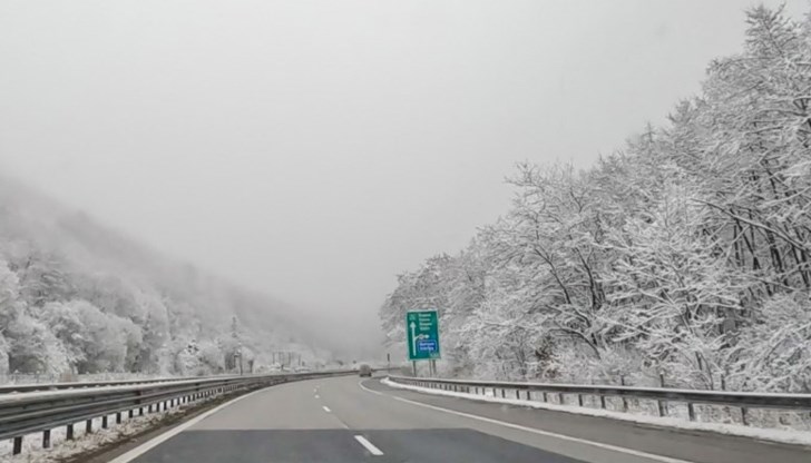 Пътят е отворен за движение след настъпилата катастрофа край Цар Калоян Пътят е отворен за движение след настъпилата катастрофа край Цар Калоян