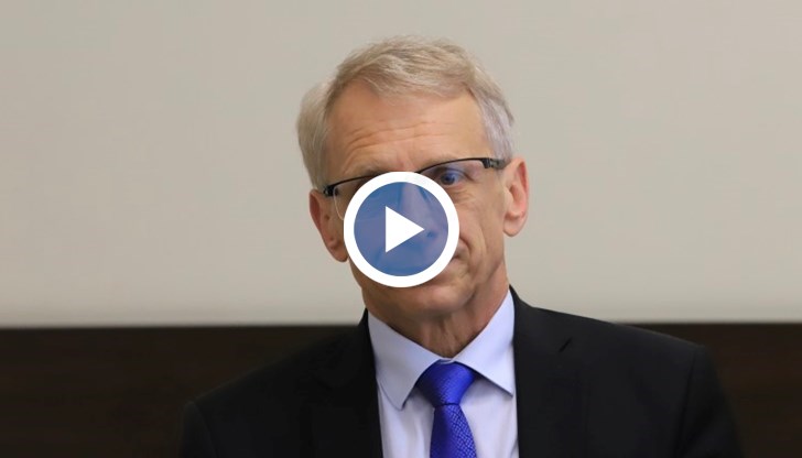 Критиките към даден министър не водят непременно до неговата смяна, допълни премиерът