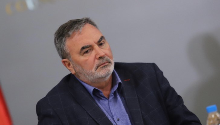 Атакуват ни коктейл от вируси, тестовете са важни за лечението