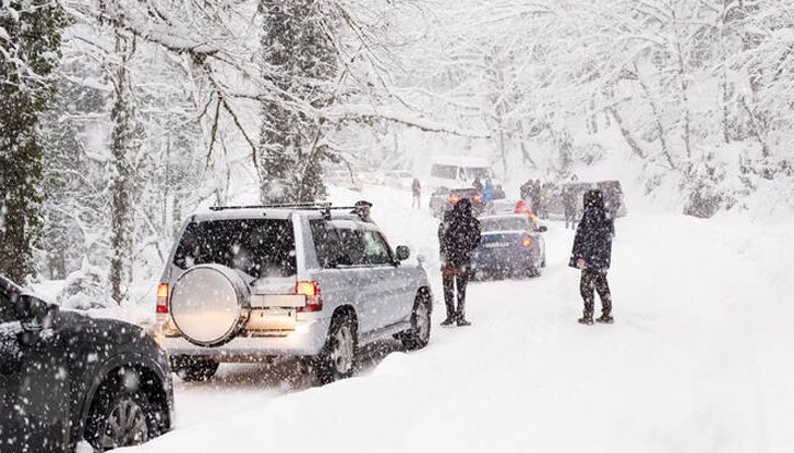 Лошото време предизвика прекъсвания на тока и транспортни проблеми в Полша Лошото време предизвика прекъсвания на тока и транспортни проблеми в Полша