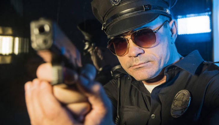 Полицаи откриха стрелба и раниха похитителя