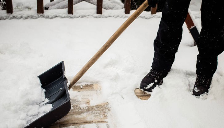 Домоуправителят на входа трябва да направи списък кой кога трябва да изчисти