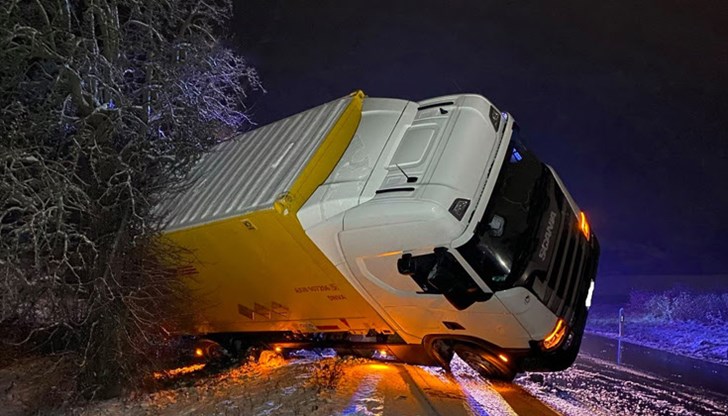 Движението в района на село Обнова е затруднено Движението в района на село Обнова е затруднено