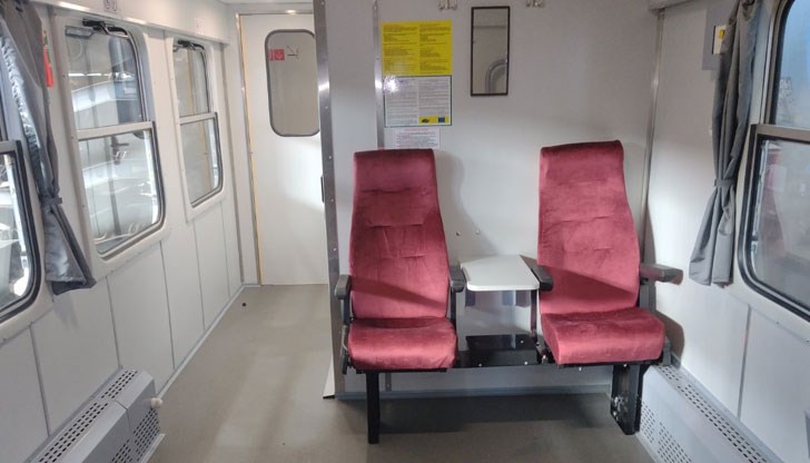 Във вагона са пригодени две места за лица с ограничена подвижност, две места за техните придружители и две места за допълнителен обслужващ персонал