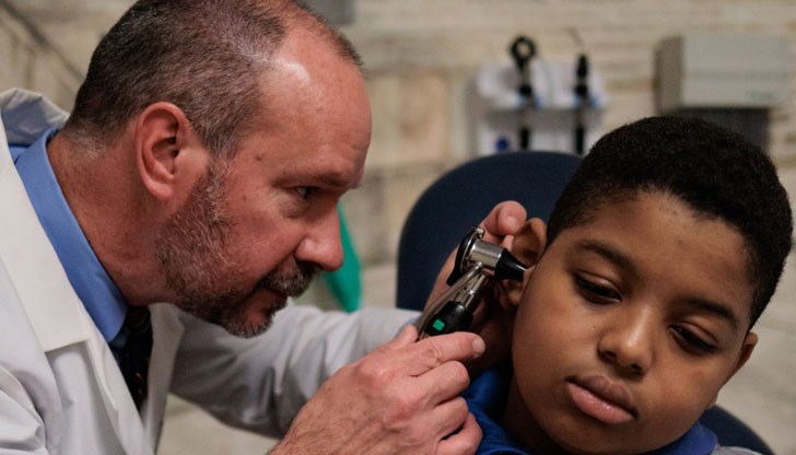 11-годишният Айсам чува за първи път в живота си