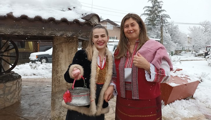 И в двете населени места бяха спазени традициите, съпътстващи женския празник